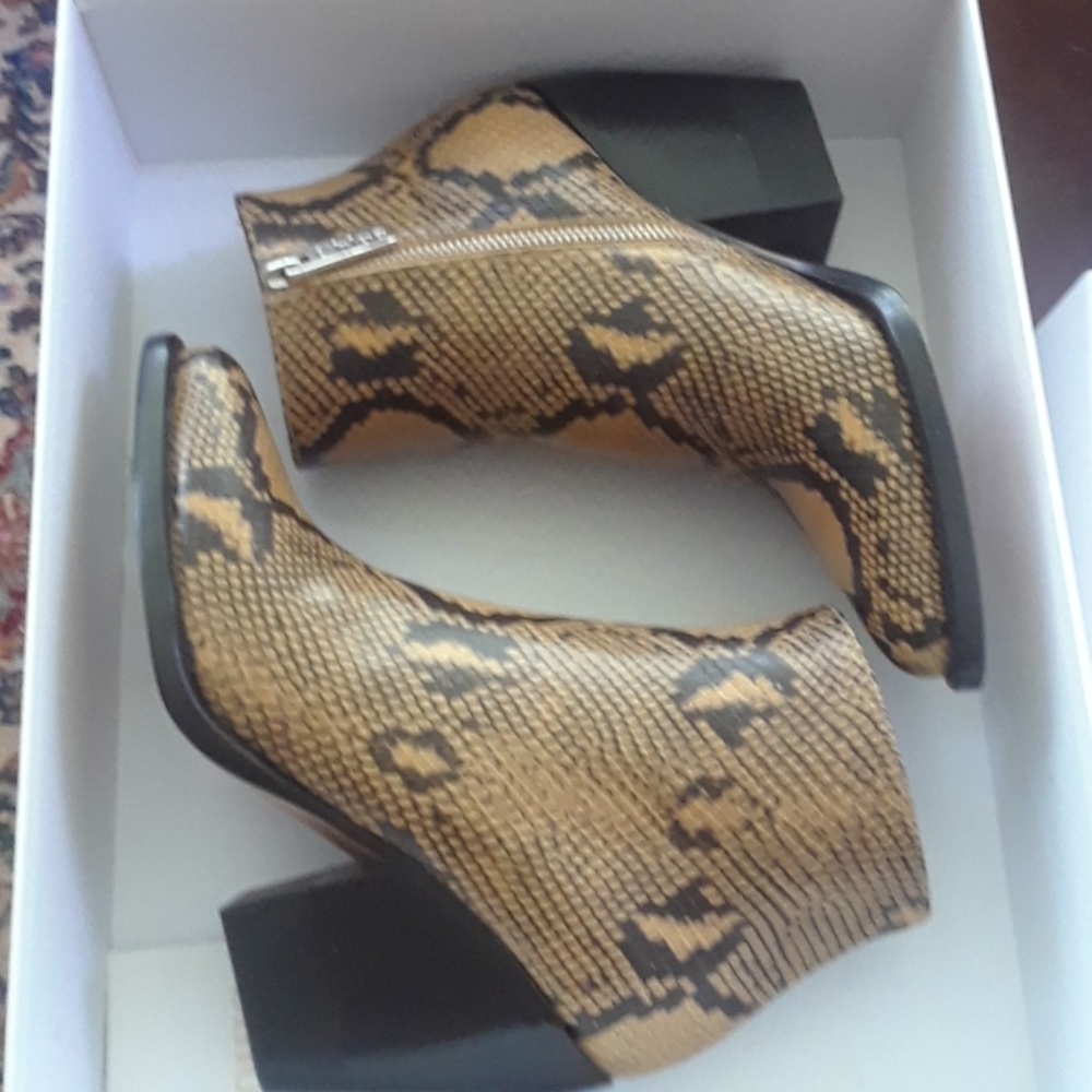 Chloé Leather Boots - Picture 3 of 6